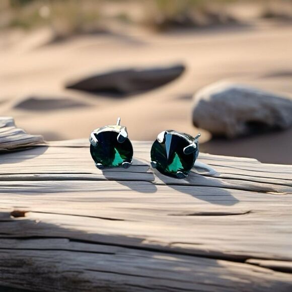 Handcrafted petite stud earrings with sparkly green Swarovski crystal - Picture 2 of 3